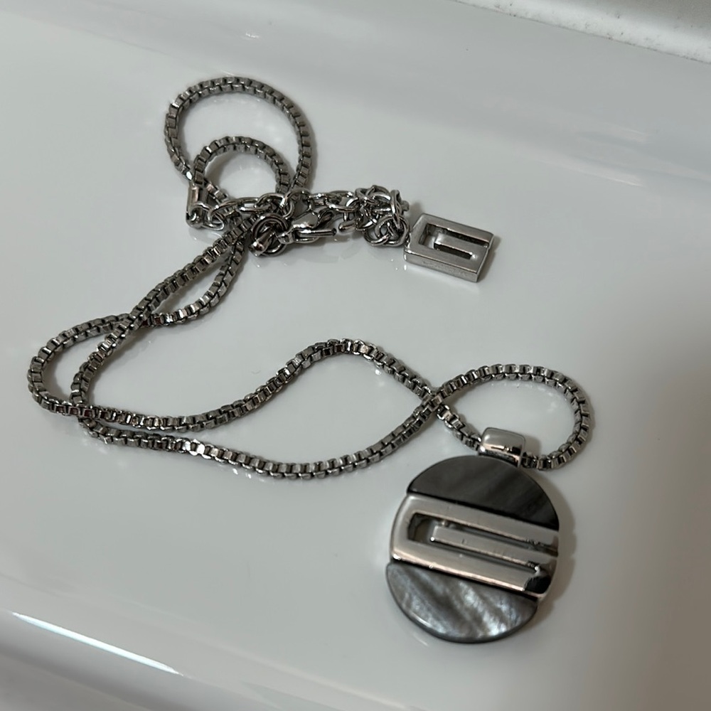GIVENCHY Logo 17”TORTOISE Lucite PENDANT Necklace SIGNED